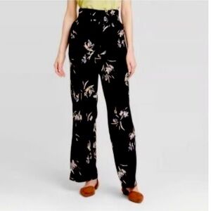 High Waist Bow-Tie Paper Bag Pant. Floral  Size XXL